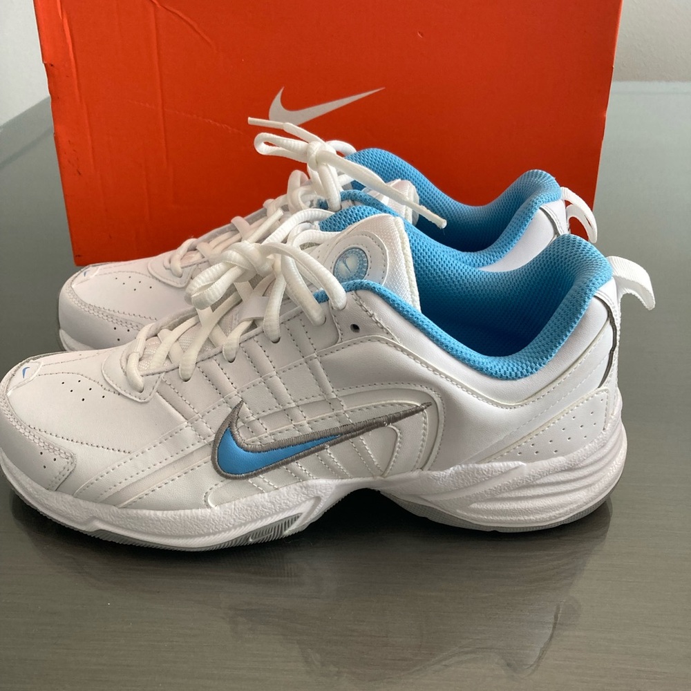 Women’s Nike T-Lite White Size 7.5 Sneaker New